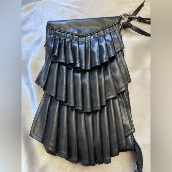 Alice & Olivia x Payless , black faux leather clutch & removable wristlet . - Picture 2 of 6